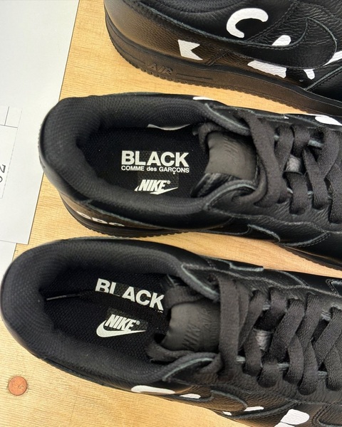 COMME des GARÇONS and Nike Unveil Black Air Force 1 Low for COMME des GARÇONS and Nike Unveil Black Air Force 1 Low for